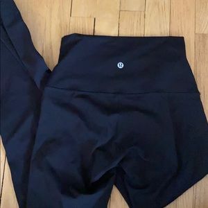 Lululemon wunder under size 6. Euc.